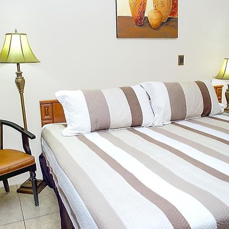 Hotel Tropico Inn Сан-Мигель Экстерьер фото